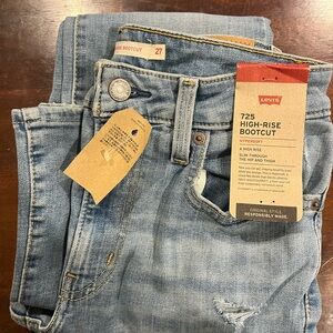Levi’s 725 High- Rise Bootcut Jeans
